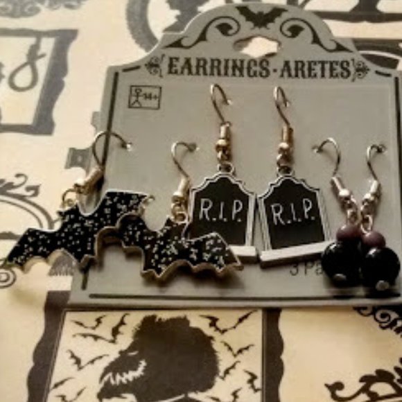 HAUNT COUTURE HALLOWEEN 6pc LOT BAT/BLOODY CLEAVER/SKULL & BONES/RIP EARRINGS - Picture 3 of 9